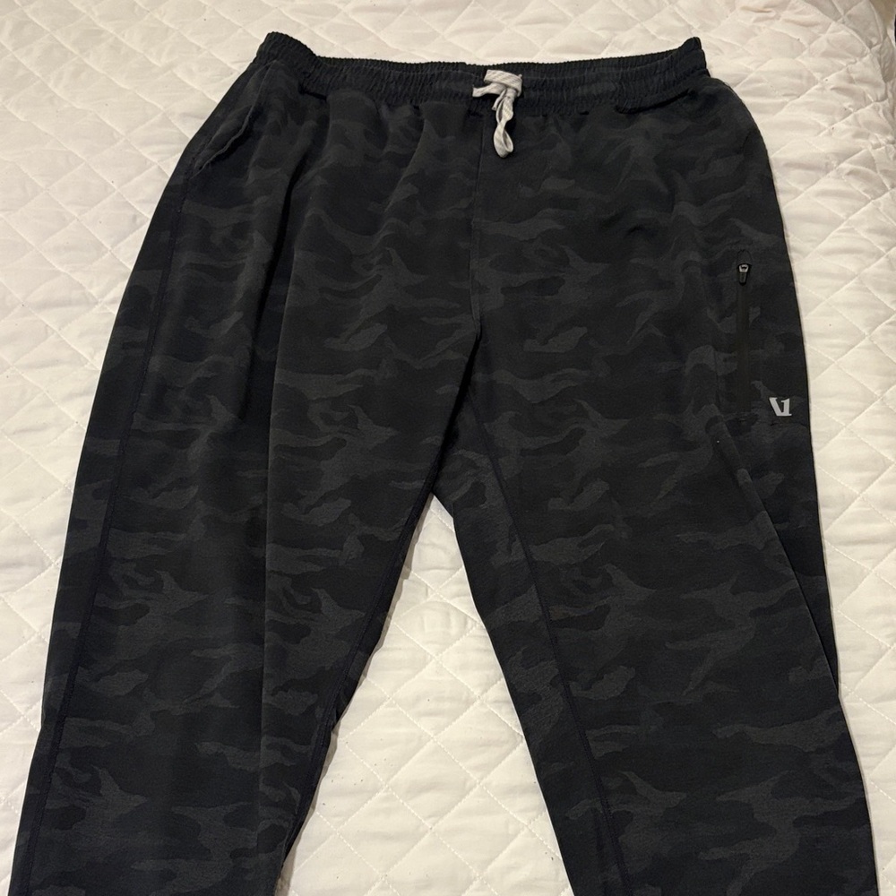 Vuori Men’s Black/Grey Camo Sunday Performance Joggers XXL